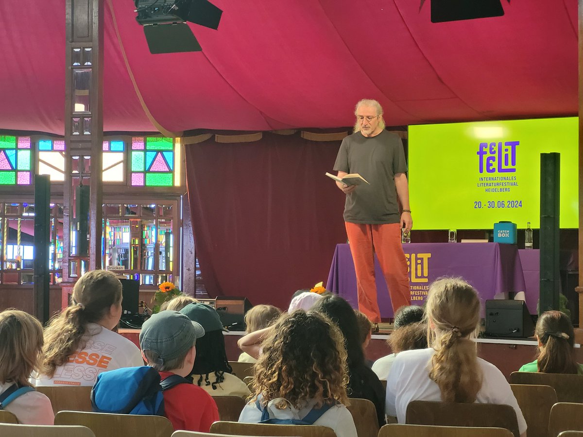 Zoran Drvenkar liest aus "Kai zieht in Krieg und kommt mit Opa zurück" auf der SchooLit