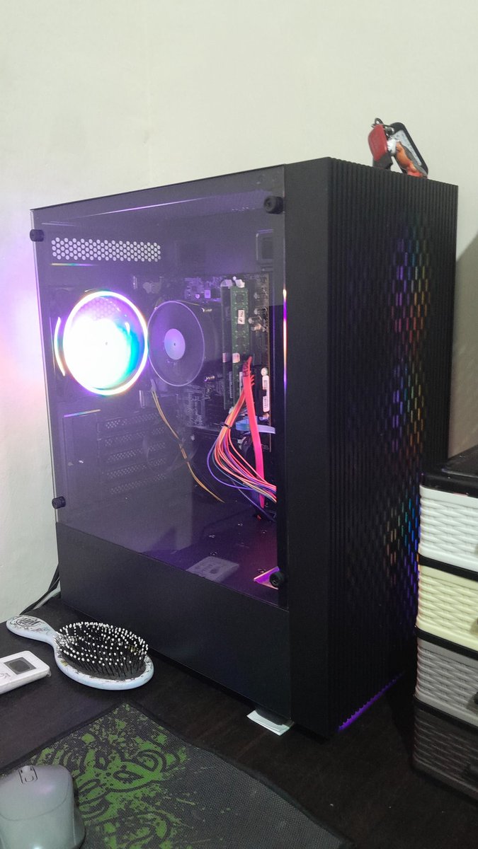 evx9331's tweet photo. It's now time for this core i5 650 PC to retire, becaue it's guts will be replaced with a Ryzen 5 2600, upcoming video as soon as my dad goes back to his city for business purposes. https://t.co/B0jPmVgaLE