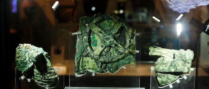 UofGNews's tweet photo. New research from @UofGPhysAstro and @UofGravity adapts techniques used for analysing gravitational waves to cast new light on the Antikythera mechanism, the oldest known analogue computer.

Read more here: https://t.co/ogQlJhOZI1 https://t.co/Cxztybor9n