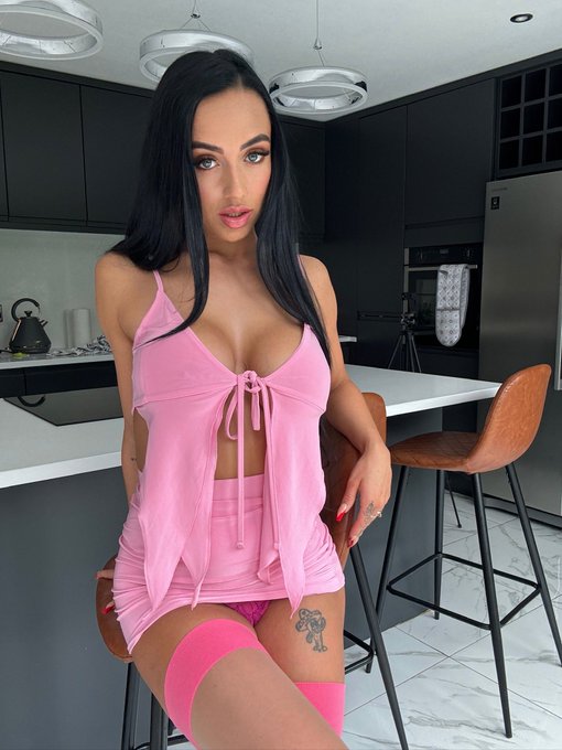 Hi, say it back 🩷 https://t.co/UeiGY60nPa