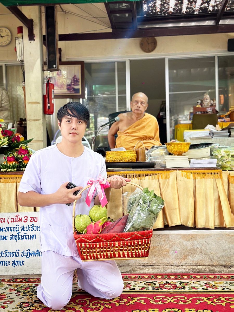 กราบลาสิขา ขอให้หลวงพ่อมีบารมีสูงส่ง
#คิดดีพูดดีทำดีเจริญพร😇 
#พระพยอม_กัลยาโณ