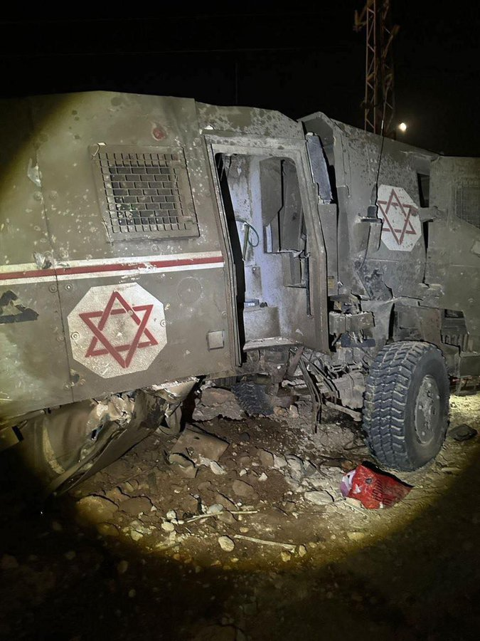 ferozwala's tweet photo. #Breaking
Hebrew sources: A complex ambush... The first device exploded in #Jenin in a #Fahd military vehicle, while the second device exploded at the moment the infantry forces arrived to rescue the soldiers injured by the explosion of the first device.
#WestBank #Palestine
@qudsn