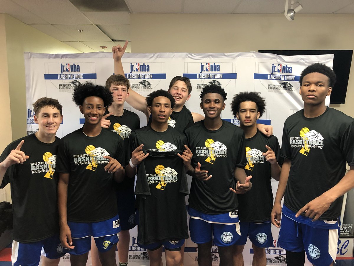 CoachJzJ's tweet photo. A special group of young men!  One of the last tournaments where top teams from different shoe circuits competed with top independent teams.  Times have changed, but good basketball has stayed the same. https://t.co/f8YhuvrGQk