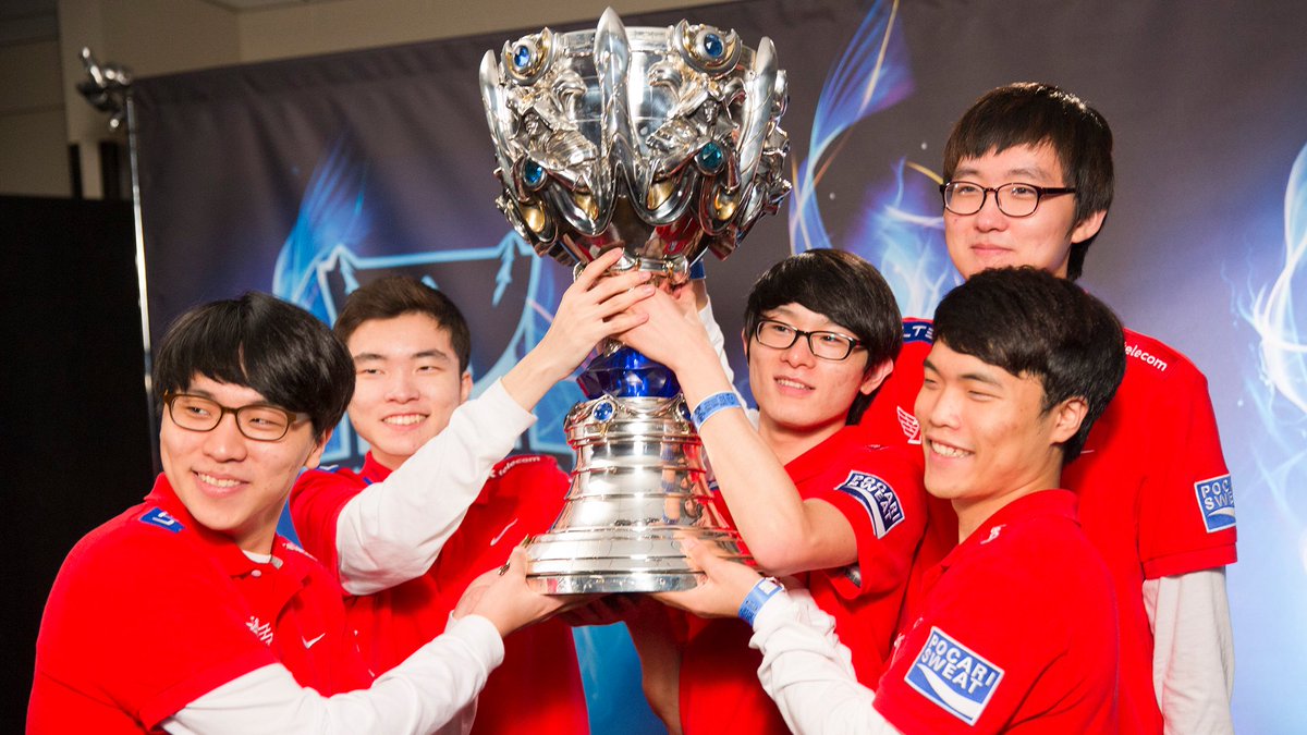 lolesports's tweet photo. The only four-time World Champion: @Faker. 🏆🏆🏆🏆

#HallOfLegends | @MercedesBenz https://t.co/7H9yqqvRrc