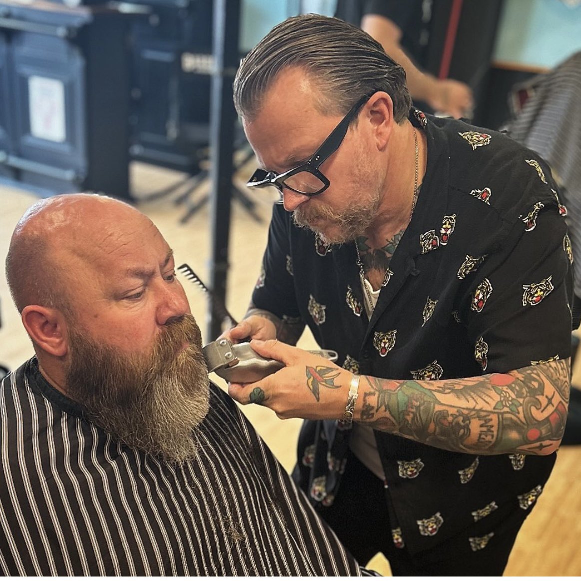Beard’in 🔪 ..
Paramount now Guys to Get those Beards in shape ! 
And a nice lil Beard Balm to finish .. 
Fresh .. Clean n Sharp .. 
Have a great weekend guys 💈🦩.. 

barbertown.co.uk 

#Worcestershirehour #Barber 
#Worcester #malvern #Droitwich