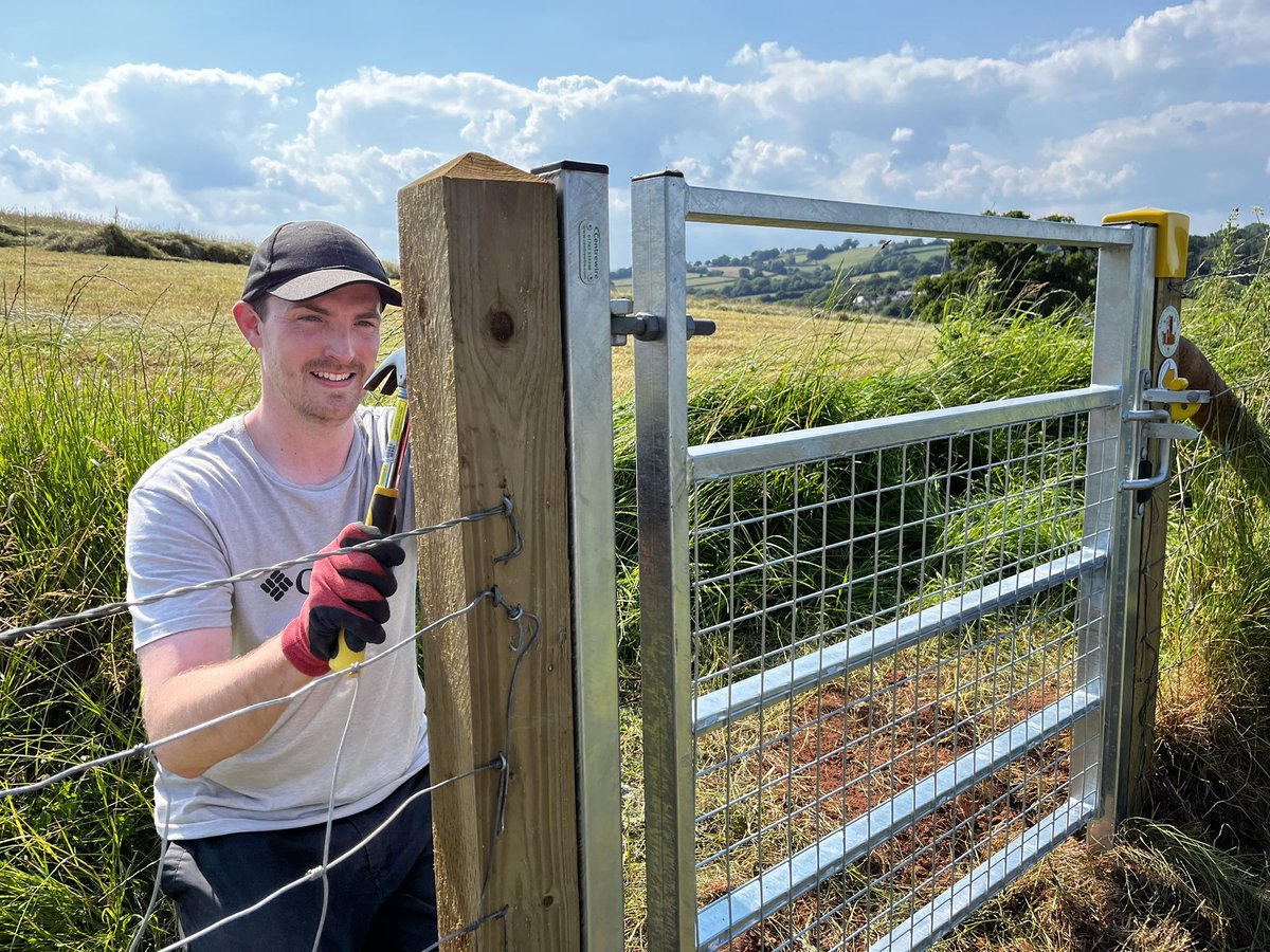 finstumpf's tweet photo. Two new kissing gates replacing life expired stiles on #ThreeCastles improving access to the countryside thanks to volunteers working with @RamblersCymru @MonCountryside #Grosmont
Mother, it was hot!
@visit_mon @VisitAberG @LoveYFenni @MonmouthshireCC 

Want to join us? https://t.co/cHSNTWH14M