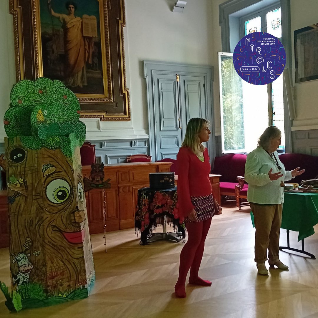 FJuives's tweet photo. ✈️ Le Festival vous emmenait en voyage hier avec : un voyage pour les enfants des centres de loisirs de @MParisCentre à la découverte des Contes de Bobé, puis une lecture musicale par Laurent Seksik du « Le monde d’hier » de Zweig. 
⭐️Dernier jour du festival aujourd’hui ! https://t.co/Xm1oRIH3My