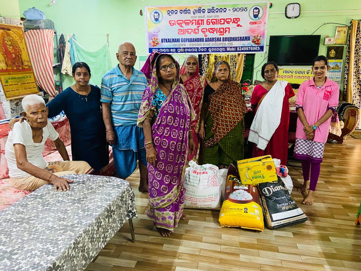rosalinpatsani's tweet photo. PROJECT - POSHAN by #parichayfoundation #DistributionDrive 
#oldagehome 
#orphanagehome 
We are grateful to our supporters always. Special thanks to Guru ma'am,  Annapurna ma'am 🙏🙏 https://t.co/IZj4Ab7IXl