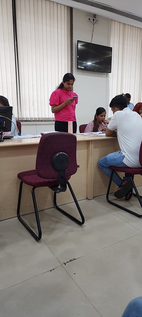_Adv_Priti's tweet photo. @ICICIBank @ICICIBank_Care 
Waiting more than 45 minutes but not giving bar code and not printing passbook all the representatives are much interested in communicating on their mobile phones or watching insta reels https://t.co/7OjhC4e6gv