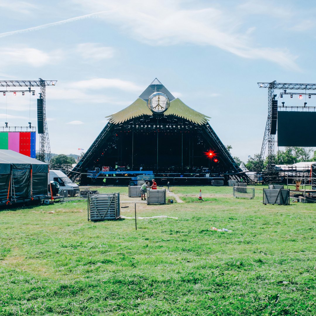Where's Willow? 

Did you know this festival is home to a stunning 500-year-old oak tree? 🌲

This ancient beauty symbolises the festival's deep commitment to sustainability, as they lead the way with green initiatives, from reducing waste to cutting carbon emissions.
