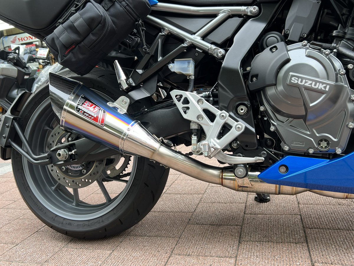 スズキ GSX-8R にヨシムラR-11サイクロンフルエキマフラー取付❣️素敵 