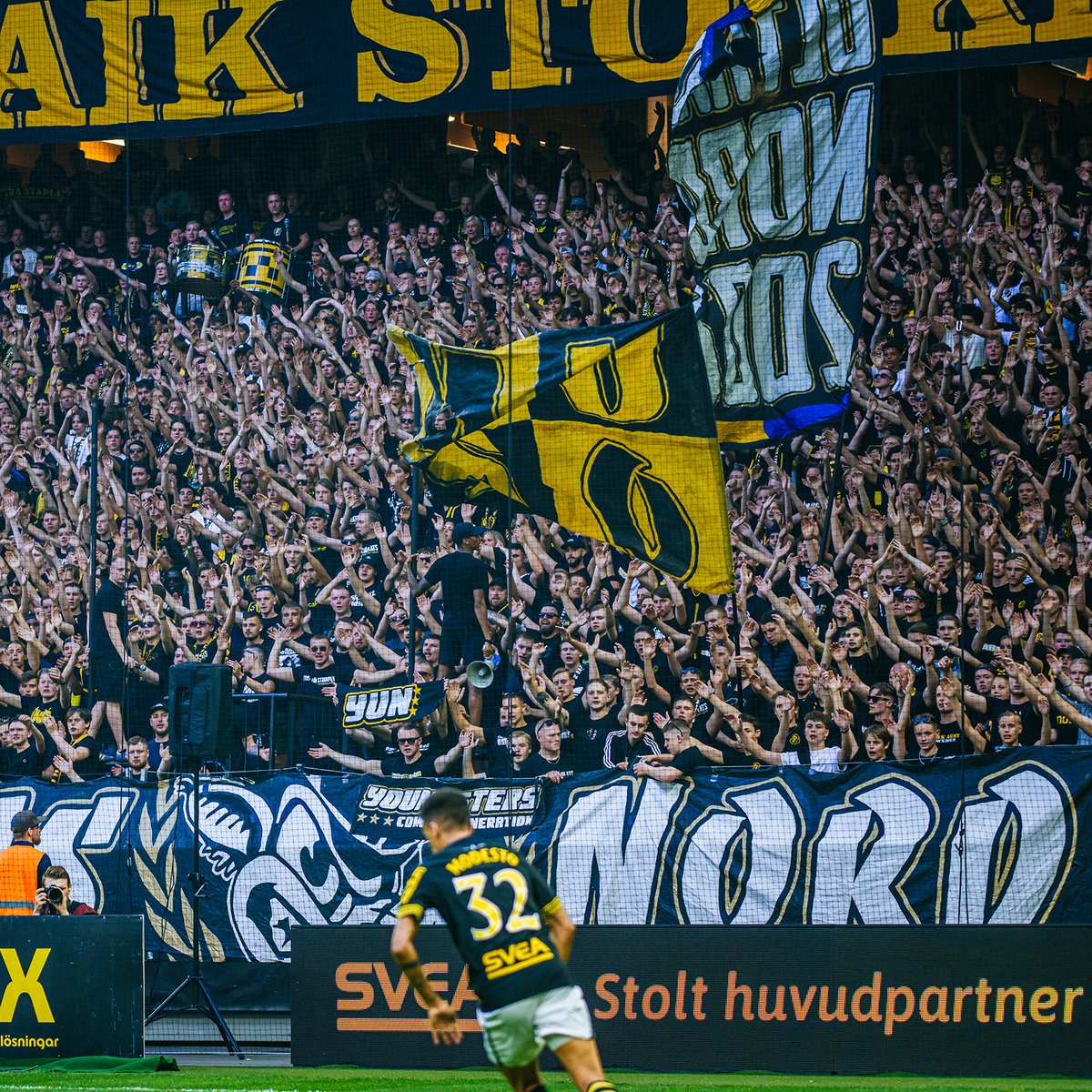 AIKfotboll's tweet image. Vi har passerat 22 000 sålda biljetter till matchen AIK – Kalmar FF om tio dagar, söndagen den 7 juli.

På Norra stå finns blott ett fåtal platser kvar innan klacksektionen återigen är slutsåld. 

På AIKbiljett.se säkrar du din plats.