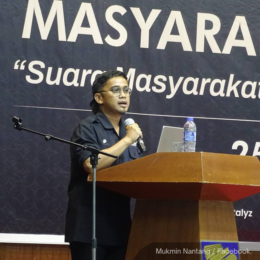 NewsBFM's tweet photo. An activist who exposed the eviction of the indigenous Bajau Laut community in Semporna was arrested by Sabah police today.

Mukmin Nantang, the founder of Borneo Komrad, was later released on police bail.

🧵1 https://t.co/dWh9bETYh8