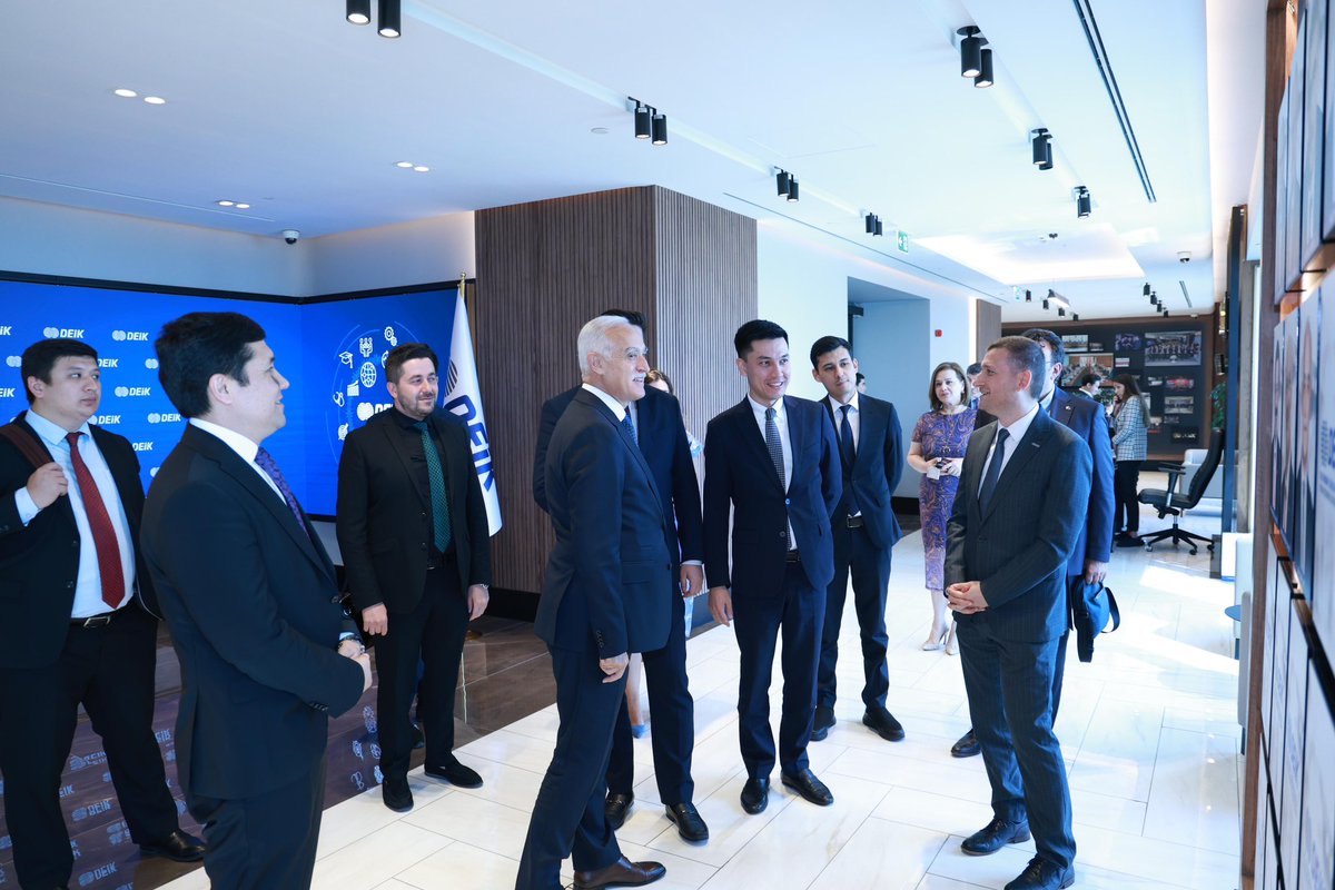 Güne, Özbekistan Yatırımlar, Sanayi ve Ticaret Bakan Yardımcısı ve aynı zamanda Özbekistan Cumhurbaşkanı Türkiye Özel Temsilcisi Akram Aliyev ve heyetini <a href="/deikiletisim/">Dış Ekonomik İlişkiler Kurulu - DEİK</a>'de ağırlayarak başladık. Özbekistan ile ikili ticari ve ekonomik ilişkilerimizi geliştirmek için biz de aramızda