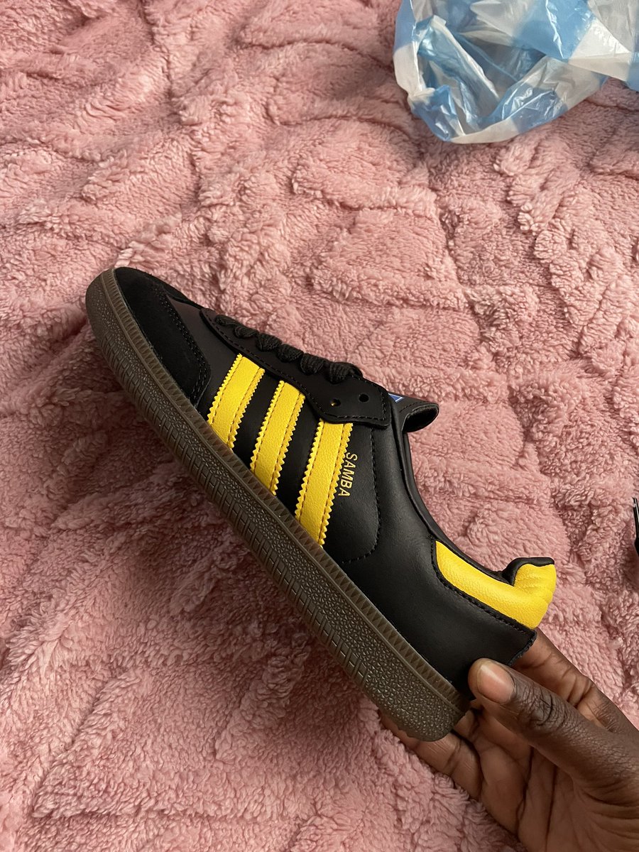 Ms_Stefanus's tweet photo. I sell original tekkies from Angola.
Sambas are 550(you choose if you want fake ones or original)
Let me be your runner and get you what you want from Angola..Dm me! 0818906261. https://t.co/icYqA404in