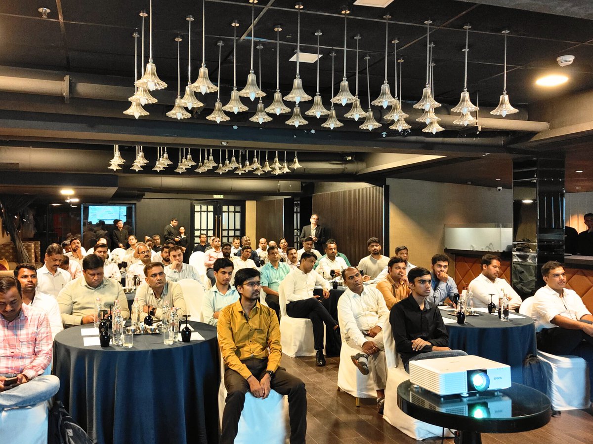 quadrasys's tweet photo. Helping our Mumbai customers with the best of cloud services and solutions! 🚀

Our event was a deep dive into leveraging AWS's purpose-built services, programs, and incentives for seamless migration and modernization of VMware workloads.

#AWS #Mumbai https://t.co/TRS9qRuGED