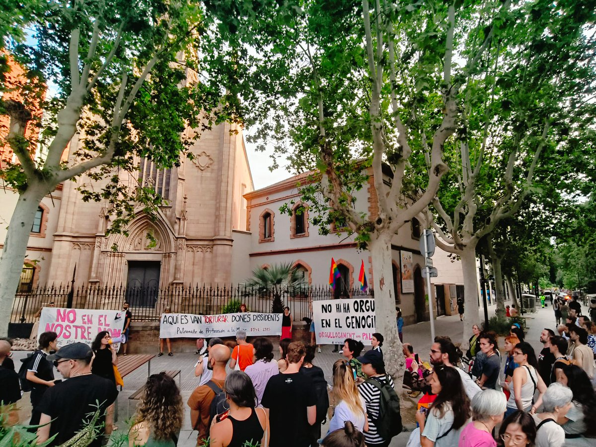 Ahir vam ser amb el <a href="/28jautonom/">28J AUTÒNOM</a> a la ruta de l'Eix del mal denunciant el #pinkwashing i el capitalisme rosa
