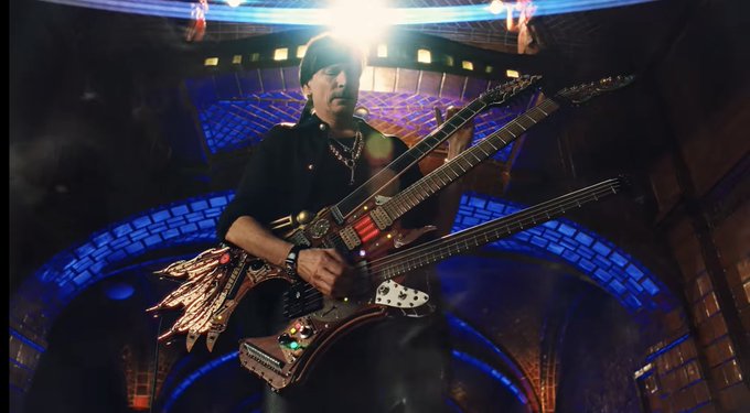 マッドマックス 怒りのデスロードのお気に入りの磔ギター野郎。2竿！！  しかし世の中にはスティーヴ・ヴァイが3竿プラス色々！！！をやっているということを学んだ。  これ、モンハンの新しい武器にしてほしい。<a href="/tag/%E5%85%A8%E6%97%A5%E6%9C%AC%E6%A1%9C%E6%92%AE%E3%82%8B%E3%81%AE%E4%B8%8B%E6%89%8B%E3%81%99%E3%81%8E%E3%82%8B%E9%81%B8%E6%89%8B%E6%A8%A9%E5%A4%A7%E4%BC%9A"class="tags"><span>#全日本桜撮るの下手すぎる選手権大会</span></a>