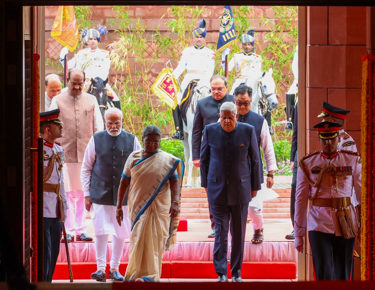narendramodi's tweet photo. Rashtrapati Ji's address to both Houses of Parliament was comprehensive and presented a roadmap of progress and good governance. It covered the strides India has been making and also the potential that lies ahead. Her address also mentioned some of the major challenges we have to collectively overcome to ensure a qualitative change in the lives of our citizens. 

https://t.co/QcRWB99tS2