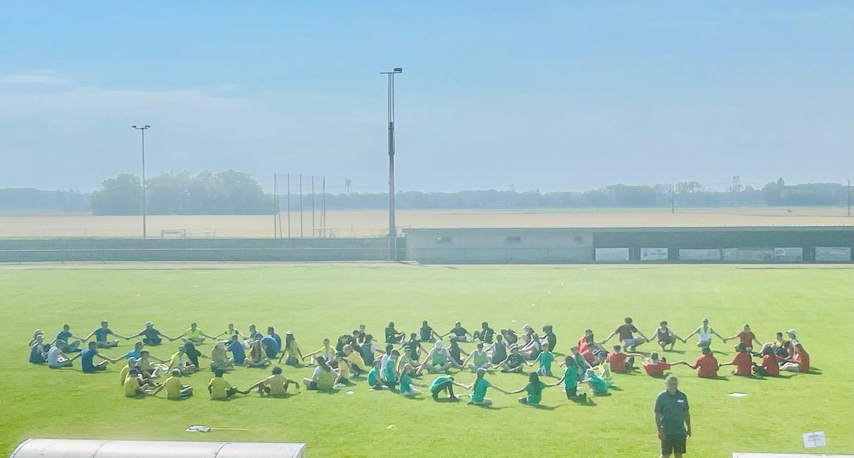 EarlsdonPrimary's tweet image. We have worked together to create the Olympic rings! @TemplarsPrimary @FinhamPark2 @RiverbankAc @CorpusPrimary Any extra #GoParks points?!! @dann