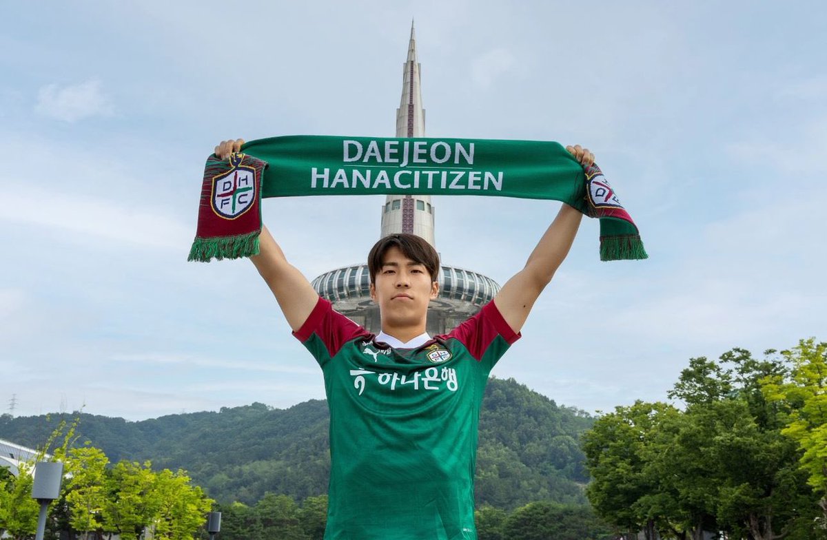 FARATA0's tweet photo. ⚠️🚨OFFICIAL🚨⚠️
帰還🫡
大田のレジェンド石田雅俊が帰還した。
背番号は10番
完全移籍での移籍だ。
「大田のファンの皆さんにまた会えて嬉しい。 昨冬、挨拶もまともにできず個人的な欲でチームを離れることになり申し訳ない気持ちが大きかった。 もう大田に戻ってきた以上、個人的な欲や目標はない。 ただこのチームの残留、そしてさらに大田がもっと大きな舞台に行くのがこれからの私の目標であり夢だ。 また一緒に戦って勝ち抜く」
#ジュビロ磐田 #jubilo 

⚠️🚨OFFICIAL🚨⚠️
귀환🫡
대전의 레전드 마사가 귀환했다.
등번호는 10번
완전 이적에서의 이적이다.
대전 팬들을 다시 만나 기쁘다. 지난 겨울 인사도 제대로 못하고 개인적인 욕심으로 팀을 떠나게 돼 미안한 마음이 컸다. 이제 대전에 돌아온 이상 개인적인 욕심이나 목표는 없다. 단지 이 팀의 잔류, 그리고 더 대전이 더 큰 무대로 가는 것이 앞으로의 나의 목표이자 꿈이다. 다시 함께 싸워 이겨내겠다