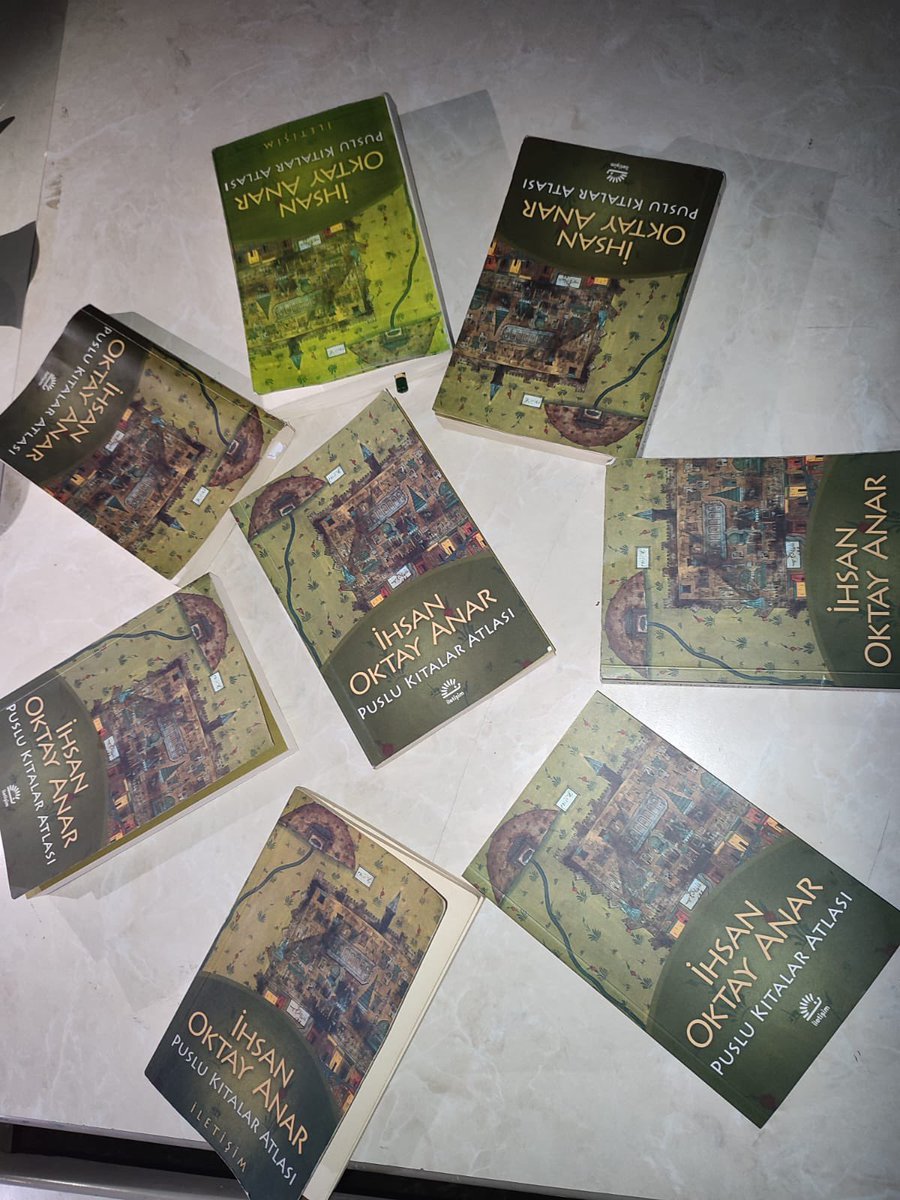 “Bu dünyada insanların korktuğu tek şey öğrenmekti. Acıyı,susuzluğu, açlığı ve üzüntüyü öğrenmek, onların uykularını kaçırıyor, bu yüzden daha rahat döşeklere, daha leziz yemeklere ve daha neşeli dostlara sığınıyorlardı.”
#puslukıtalaratlası