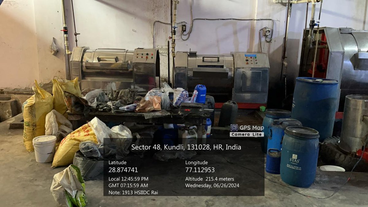 LordYamraaj's tweet image. माननीय #NGT द्वारा OA 750/2023 पर संज्ञान लेने पर @SonipatB #HSPCB के अधिकारियों द्वारा की गई #Kundli #Sonipat में अवैध #डाईंग उद्योगों पर कार्यवाही।।

सालों से रोजाना #करोड़ों लीटर #भूजल दोहन किया जा रहा था और दूषित पानी #Drain No 6 के माध्यम से दिल्ली #यमुना को प्रदूषित करता