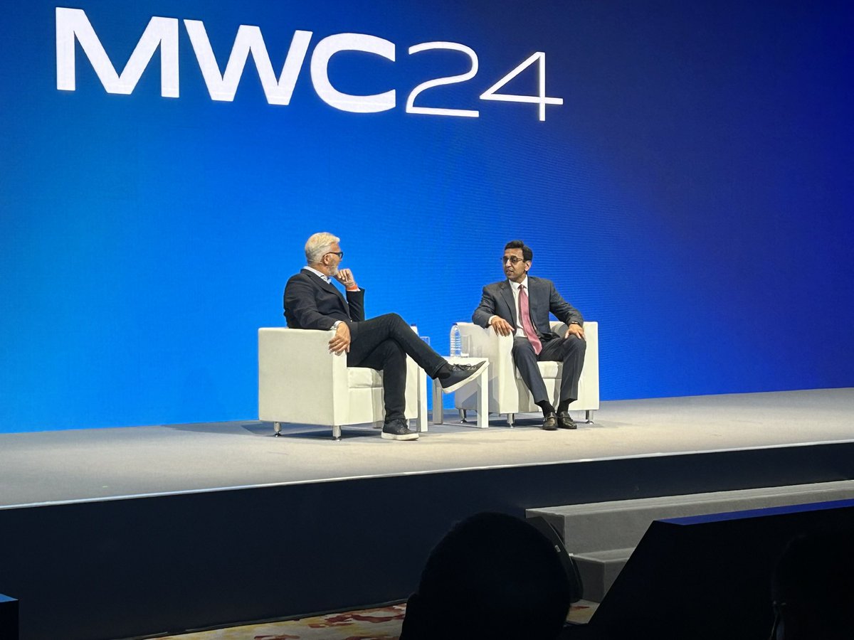 Telecomwaring's tweet photo. #MWC24 @Qualcomm CFO &amp; COO Akash Pakhiwala declared in Day 2 keynote: the PC is being reborn with AI capabilities... https://t.co/XBLBxNyZg8