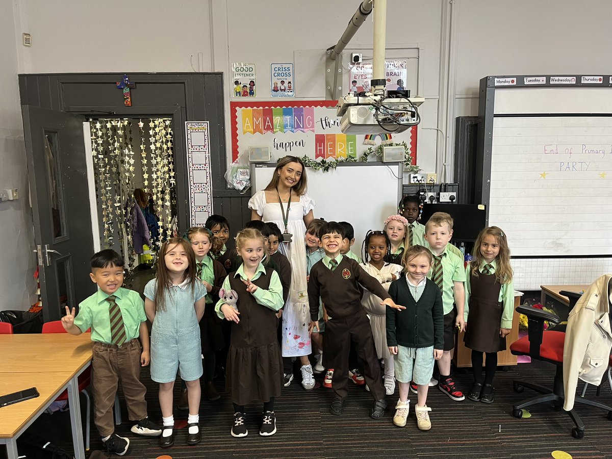 MissMcCann_T's tweet photo. All the laughs on the last day of P1🤍 I know these superstars will be fab in P2🌟🌟 @St_Denis_PS https://t.co/KoxmwUE9A0