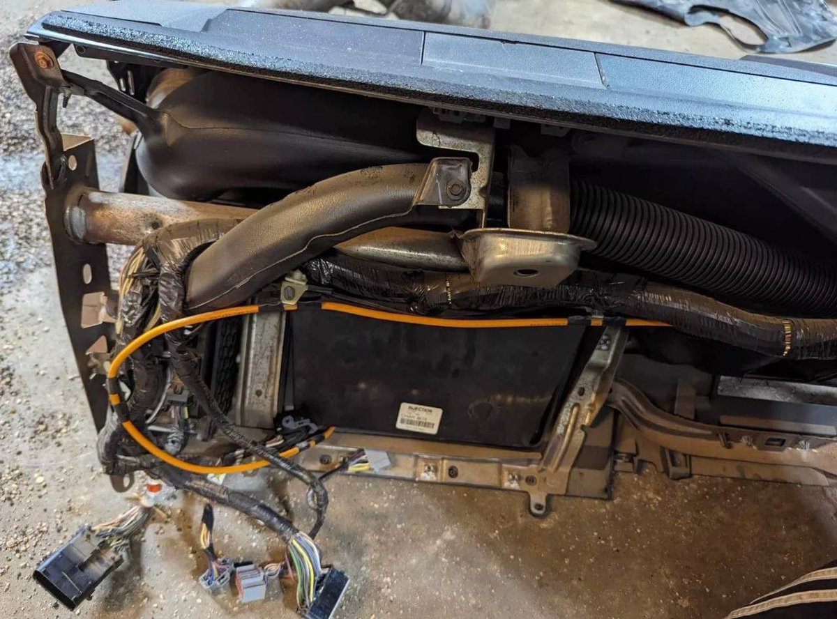 2008-2010 Ford F250/350/450 Lariat Complete Dash asking $1500 for it. Kindly message me if you’re interested in purchasing it