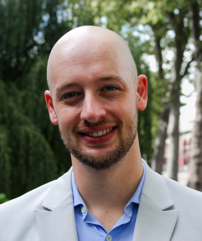 FrontEuropeen's tweet photo. Dans la #Circo4402, le candidat du #FrontEuropéen est @AdrienCopros !
Co-président de @volt_france et manager fablab, Adrien veut se battre pour une démocratie du 21ème siècle, une transition écologique adaptée, une politique migratoire digne et une Europe forte et solidaire. https://t.co/kDIAfgR0MQ