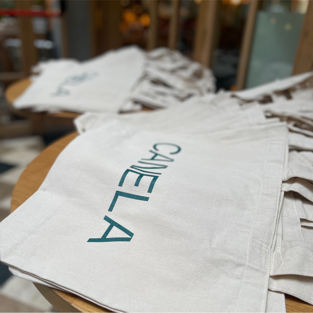 Ahora sí: ¡el verano ha llegado oficialmente!

Ayer disfrutamos del #AfterworkCanela entre amigos y colegas periodistas, escapando de la rutina diaria y los correos electrónicos. Verse así es otra cosa, ¿no?

¡Muchísimas gracias por acompañarnos! 😊

#EdicionVerano #WelcomeSummer