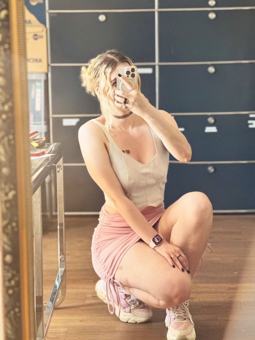 bin wieder da ✌️ https://t.co/k89ZaFDlbH