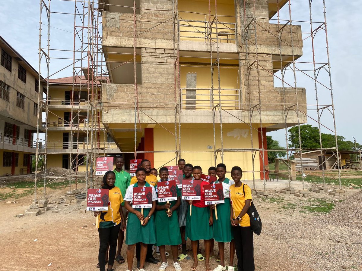 SaveOurProject's tweet photo. Youth leaders from the Ghana Youth Leadership Academy (GYLA) are urging the Government to complete the delayed E-blocks at Paga SHS. Over 1,000 students are at risk due to the unfinished building. #SaveOurProjects #Ghana #Education https://t.co/52SDEtOBc6