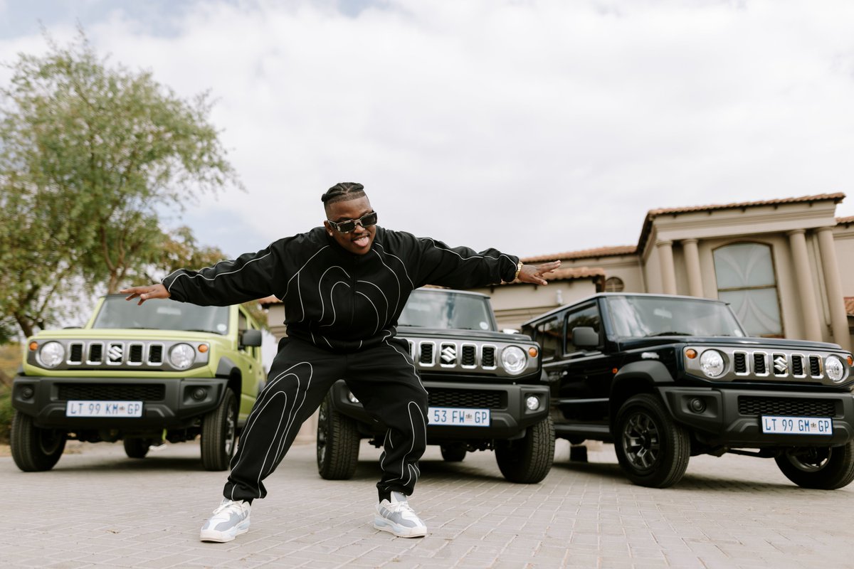 👀 Spotted President Ya Straata aka <a href="/FOCALISTIC/">President ya Straata 👨🏾‍💼</a> in our all-new Suzuki Jimny 5-Door as he gets ready to take on the #BETAwards. Stay tuned to our pages as we take sghubu sa pitori to America! #JimnyCulture