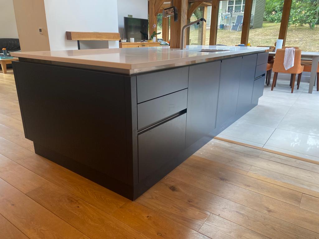 ChidKitchens's tweet photo. Handmade, #bespokekitchens designed with you, enabling you to enjoy the space you deserve, that suits your needs &amp; styles.
Call us now on 01428 481546, to arrange for a FREE consultation.
Clever storage, beautiful colours, handmade by us.
https://t.co/hMZbCqisTV
#bespokekitchens https://t.co/nycNYU4xld