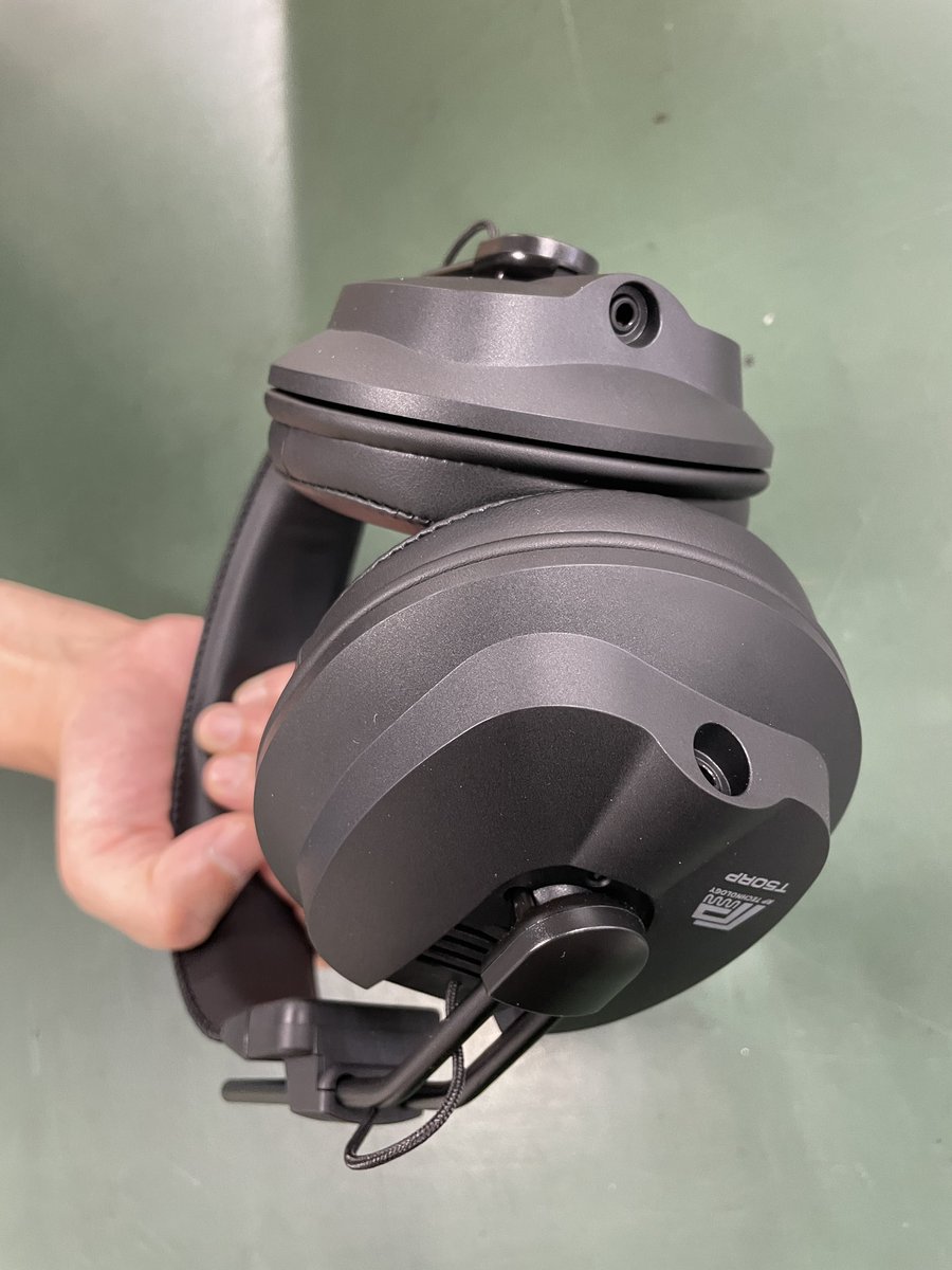 FOSTEX_INFO's tweet photo. 🤔 #T50RPmk4 は左右どちらでもケーブル接続ができるらしい。ということは...?
👇
✅使用環境に応じて左右どち��でもケーブルが接続できる
✅左右同じ形状に��ることで、内部構造と容積の左右差で生じる音質差が低減される
音の性能はもちろん、
使い勝手もよし👍✨
#フォステクス #fostex https://t.co/vNGgnBCXsf