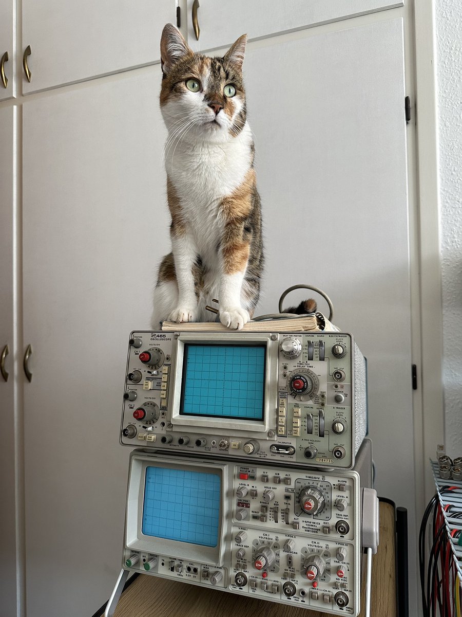 oz1lqo's tweet photo. #labcat 🙂 #hameg #tektronix #rfengineer https://t.co/ey9JFeNup8