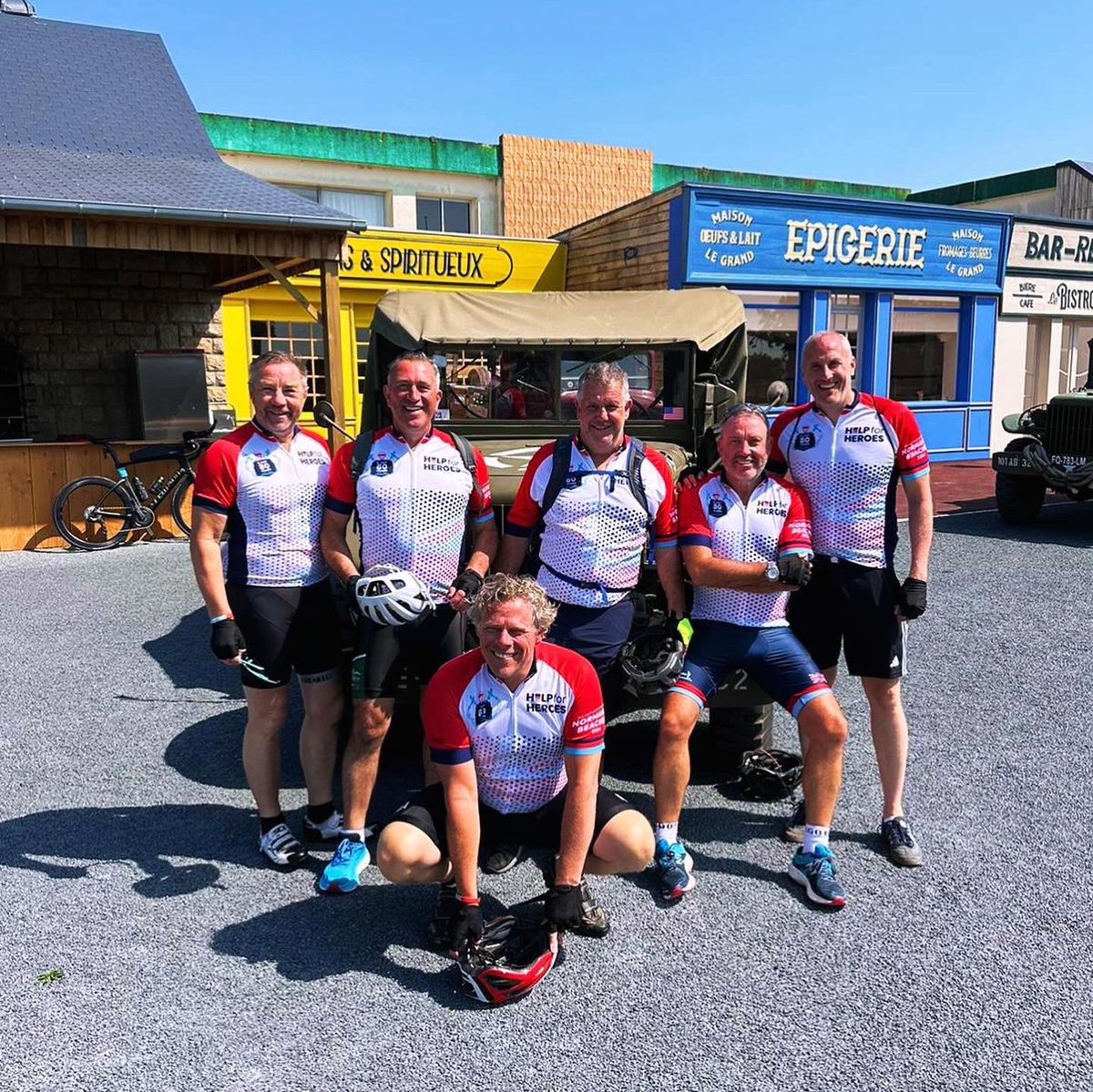 SimsGroup1's tweet image. Day 1 complete for the team! Covering miles 51 miles 🚴‍♂️🇫🇷#helpforheores