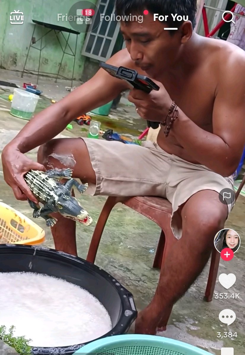 makanteroszz's tweet photo. Baru tau yang bikin video wadidaw gk pakai baju 😭😭, kerja bercanda gaji serius 😂 https://t.co/zrcn1lErM9