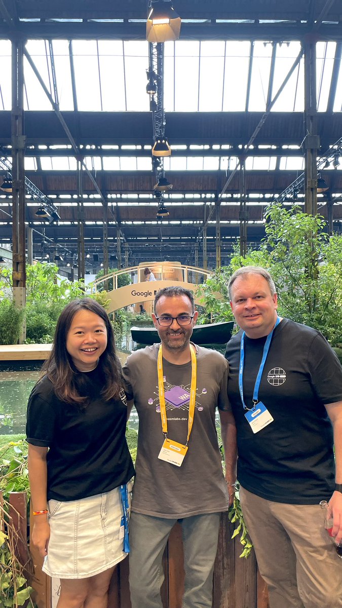 nucliweb's tweet photo. Photo with great people 🥰 at #GoogleIOConnectBerlin 

@malchata @gilberto_cocchi @jecfish @tunetheweb https://t.co/EWB7bWd06Y