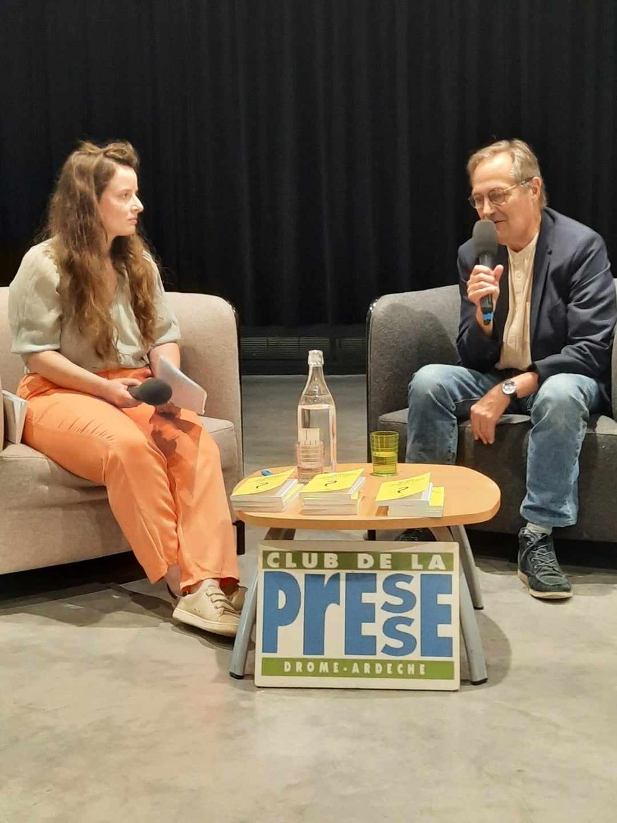 clubpresse2607's tweet photo. Grand merci  au sociologue des médias @jmcharon à #Valence @ValenceRomans @SooRepoux  pour une rencontre passionnante  à la médiathèque autour du métier de journaliste et surtout des jeunes à l'occasion  de son dernier essai "Jeunes journalistes, l'heure du doute" https://t.co/8KiKRqRnBt