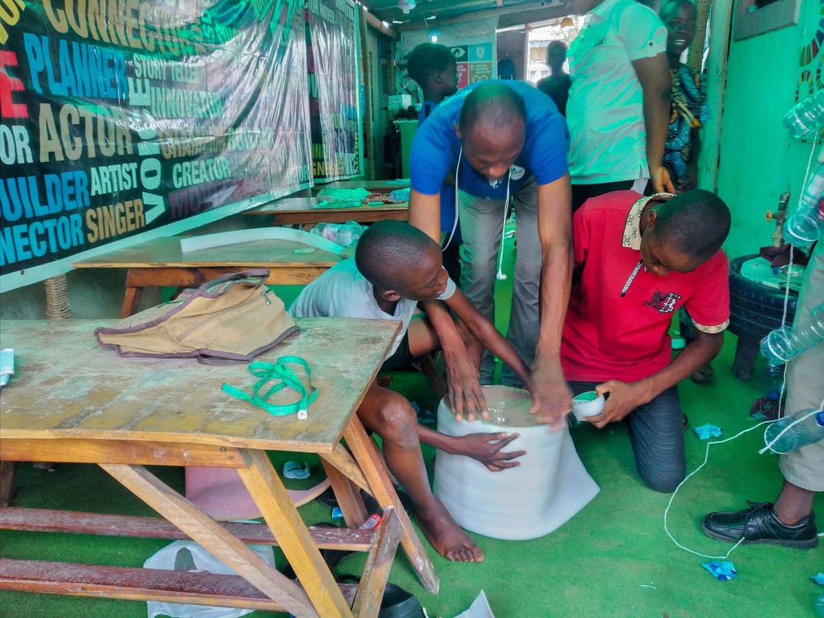 DEANinitiative's tweet photo. From recycling initiatives to creating hanging gardens and ottoman chairs from repurposed materials, DEAN's climate innovations with young people are making a significant impact. Their dedication is evident in Climate Reality classes and debates on mitigation strategies!
#climate https://t.co/3Mv87996FT