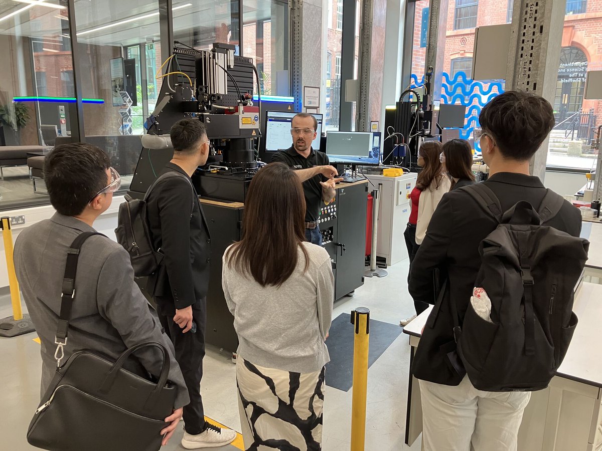 It was a pleasure to welcome Enterprise Singapore this week to discuss support for innovation and opportunities for Sheffield-based AI startups in Singapore. Thanks to our colleagues for showcasing our research facilities at Royce &amp; the Biomedical Robotics Lab!
#Startups #AI #UOS