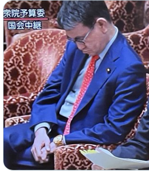 CuwdKq1oy's tweet photo. こんな人間は総理大臣に向いていません！

#河野太郎 
#河野太郎は無いわ 
#河野太郎を総理にしてはならない https://t.co/u1jIacOZ74