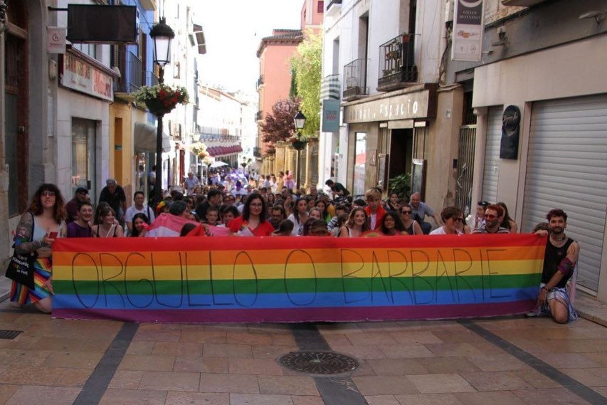 arainfonoticias's tweet image. 🏳️‍🌈 Uesca se teñirá de colores un año más para "vivir el Orgullo desde el amor y el apoyo colectivo". La Asociación 28J invita a la ciudadanía oscense a movilizarse este viernes, Día internacional del Orgullo #LGTBIQA+. En un año "especial", y ante los intentos de invisibilización