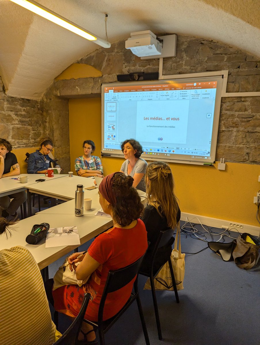 ComSciCon France (@comsciconfra) on Twitter photo La journée continue avec notre premier atelier : communiquer avec les médias, avec <a href="/CecileMichaut/">Cécile Michaut</a>
#media #news #CSCfra24 La journée continue avec notre premier atelier : communiquer avec les médias, avec <a href="/CecileMichaut/">Cécile Michaut</a>
#media #news #CSCfra24