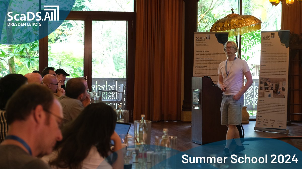 Sca_DS's tweet image. Based on classic #differentialgeometry needed to understand deterministic manifolds Prof. Søren Hauberg showed how to turn the mathematical concepts into simple algorithms that allow for principled #dataanalysis over learned manifolds. 
#ScaDSAISummerSchool24