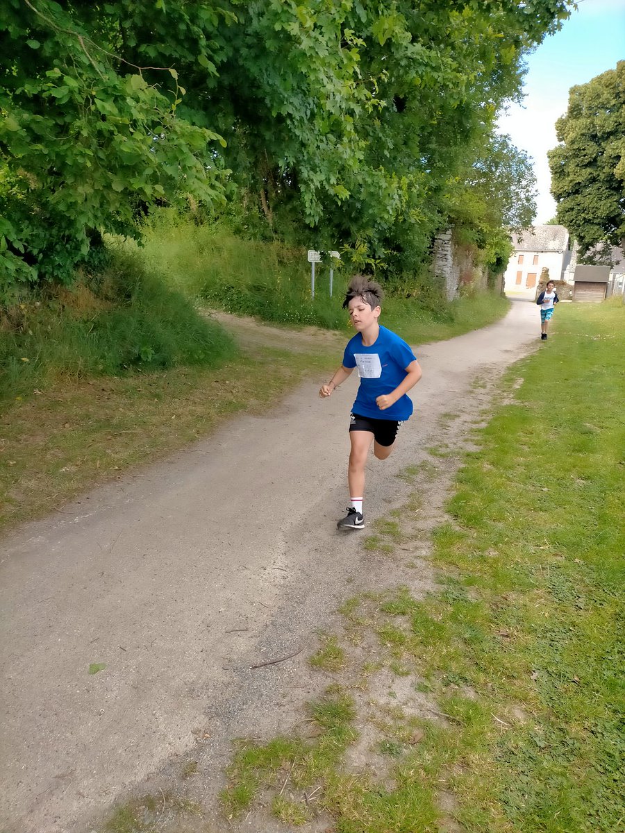 Sportscolaire50's tweet photo. Rencontre triathlon à @villedesaintlo aujourd'hui ☀️
Natation, vélo et course à pied 💪
Chaque élève tente de relever son défi personnel 👍 bravo !
Une organisation @dsden50 @Usep50 et #StLoAgglo https://t.co/mwbPyPnuoj