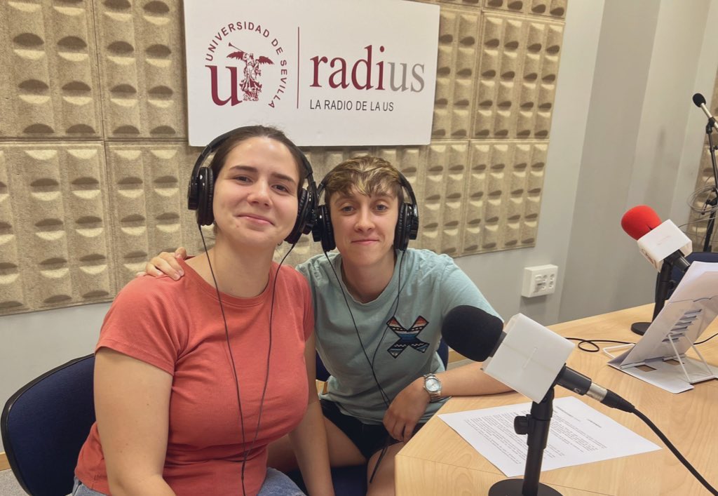 RMBper's tweet image. No es nuestra mejor foto, pero representa mucho. Gracias por haberme acompañado y enseñado durante todo este año, ¡qué bonito haber acabado este ciclo de tu mano! Después de 3 años y 3 temporadas, hasta luego #RadiUS #SADUSRadio @SADUSoficial @unisevilla